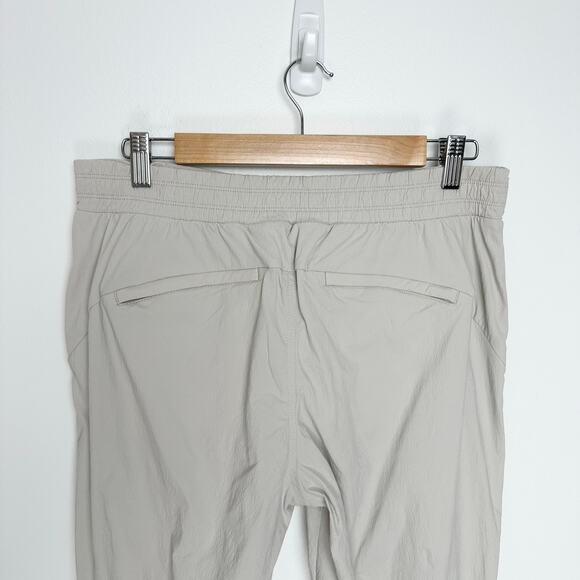 Athleta Trekkie Belted Light Gray Tan Hiking Pants | SZ 10 - Picture 6 of 10